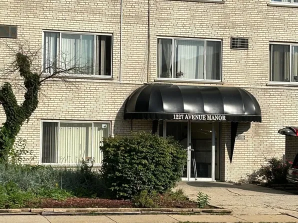 1227 S Harlem Ave APT 406, Berwyn, IL 60402