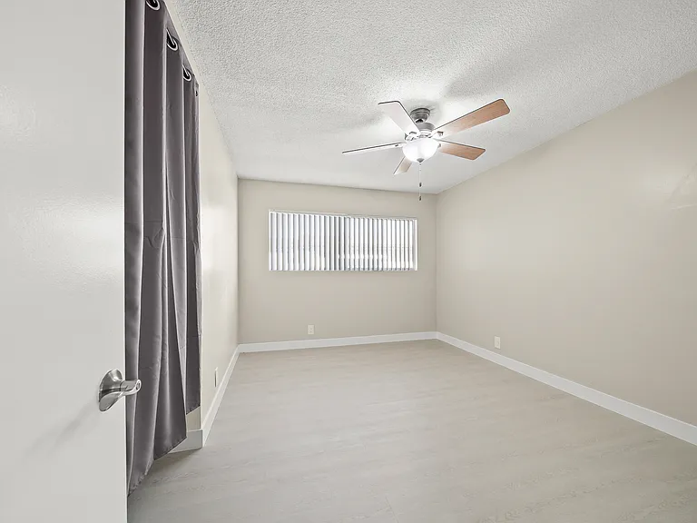 12236 Manor Dr. — Photo 79