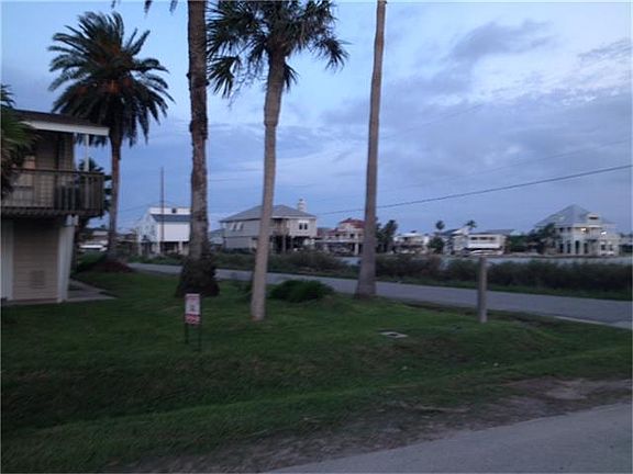 4th image of 4428 Pelican Way