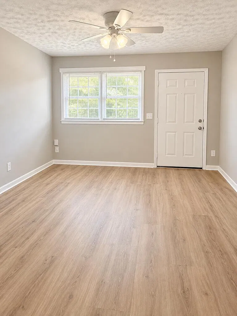 2 bed, 700 sqft, $995 — Photo 3