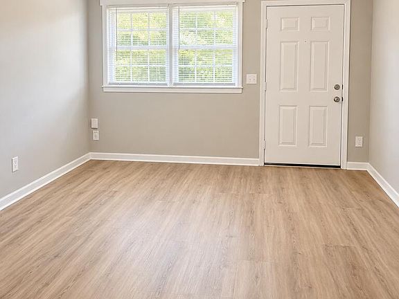 3rd image of 850 Magnolia Ave #B