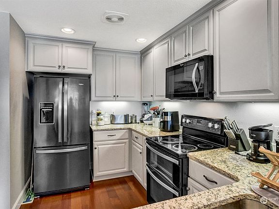 5th image of 520 SE Columbia River Drive #230