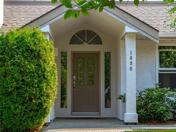 1096 Valewood Trl, Saanich, BC V8X 5E3