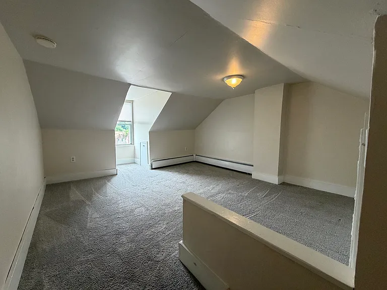 654 Poplar St — Photo 13