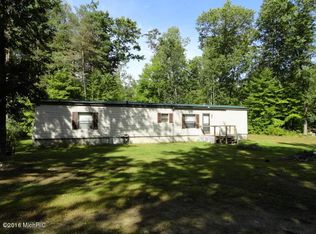 1806 N Centerline Rd, White Cloud, MI 49349