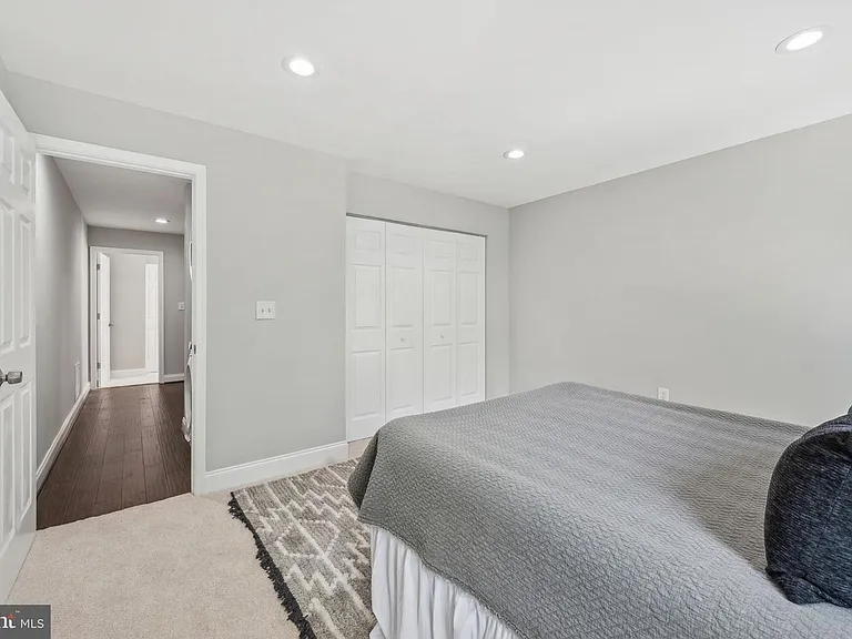 908 W Lombard St — Photo 6