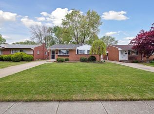 21000 Saint Gertrude St, Saint Clair Shores, MI