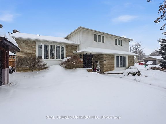3rd image of 13 Pine Tree Cres