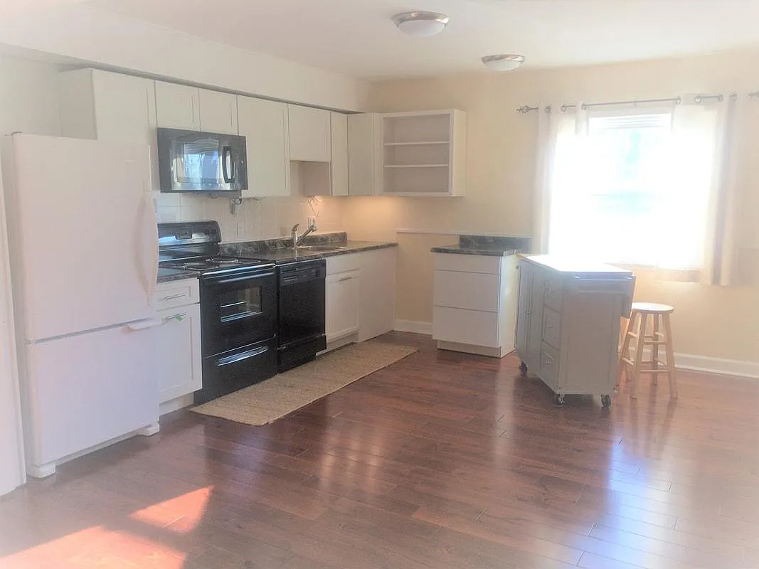 417 S Fess Ave — Photo 4