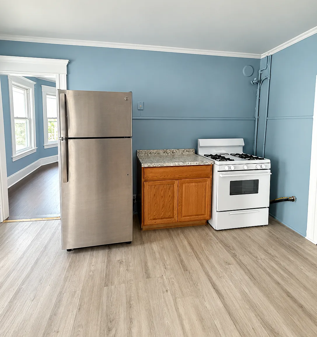 3 bed, $2,200 — Photo 2