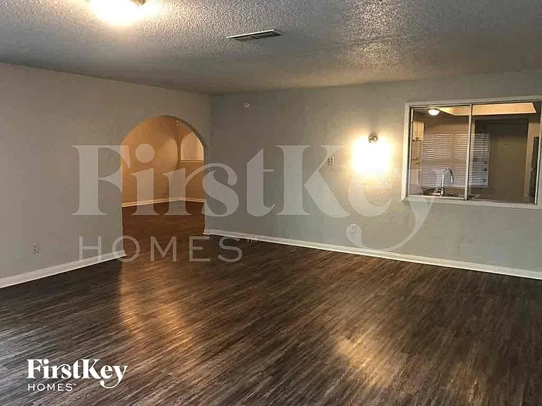 732 NW Ann Lois Ln — Photo 5