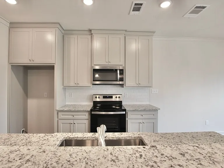 703 Freedom Way — Photo 12