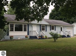 110 Essex Dr, Saint Louis, MI 48880