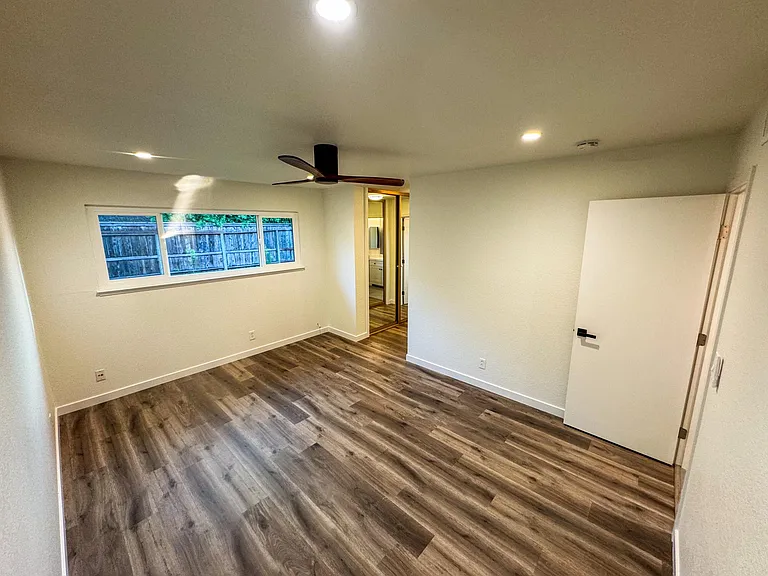 2604 Latham Dr — Photo 21