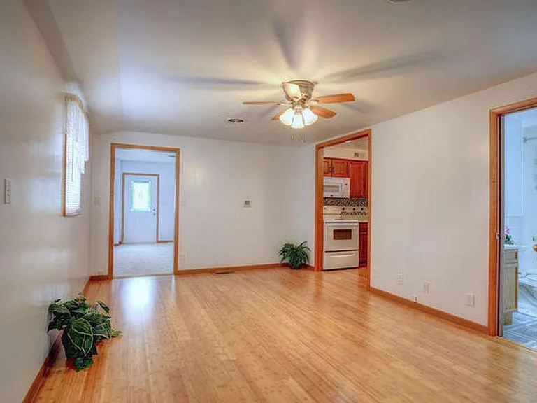 302 Greenview Dr — Photo 24