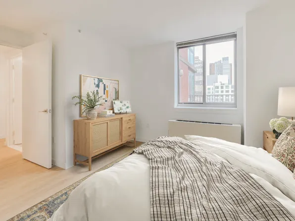 400 West 37th Street image 11 of 69