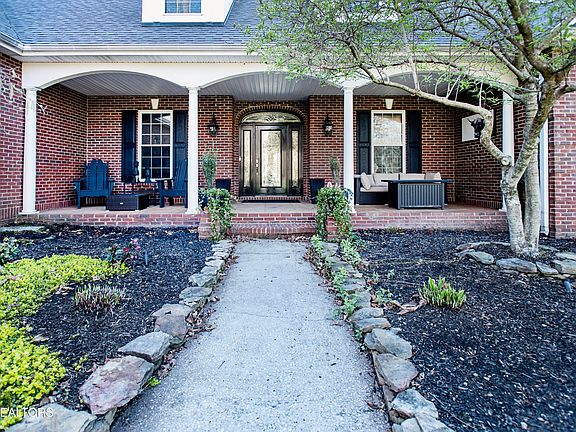 2nd image of 313 Wooded Ln
