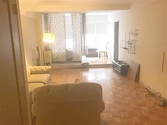 Rented by R New York