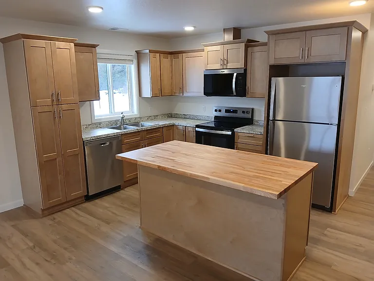 735 Cedar Ave SE — Photo 4