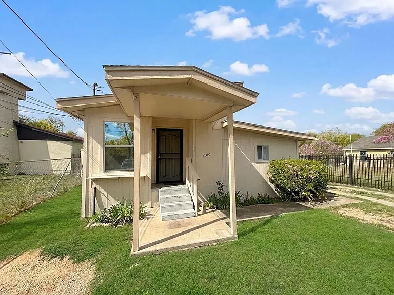 2319 Observation Dr — Photo 1