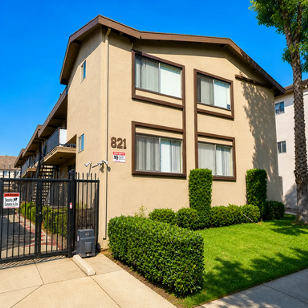 821 Glenway Drive — Photo 3