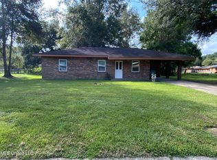 904 Clover Cir, Picayune, MS 39466