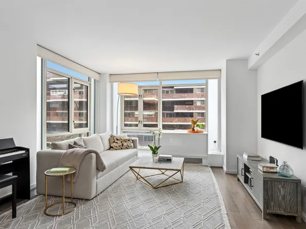 385 First Avenue image 1 of 14