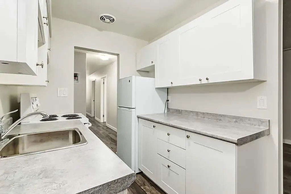 Louise Apartments — Photo 4
