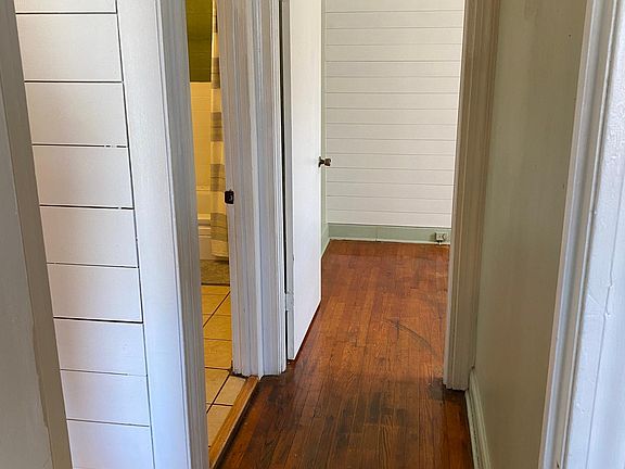 5th image of 3849 Saint Johns Ave