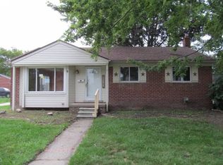 31500 Lyons Cir W, Warren, MI