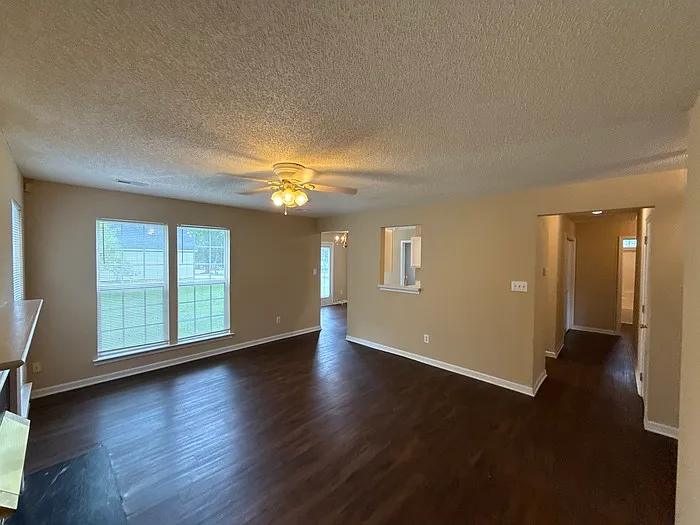 3 bed, 2.0 bath, 1150 sqft, $1,500 — Photo 3