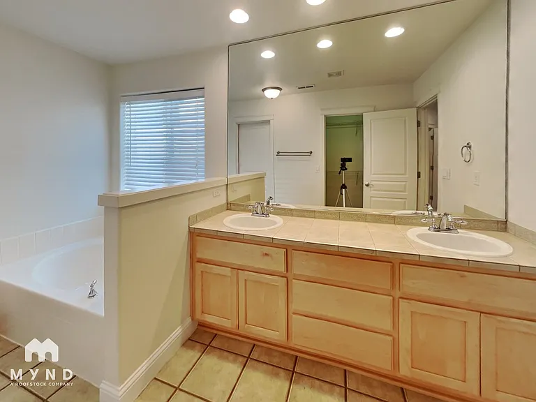 4698 NE Beaumead Ln — Photo 16