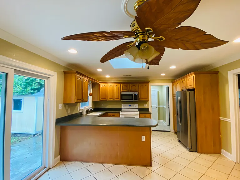 37 Port Royal Dr — Photo 6