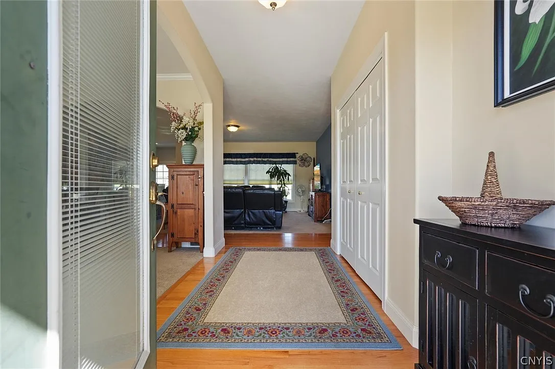 3 bed, 2.0 bath, 1858 sqft, $3,500 — Photo 3