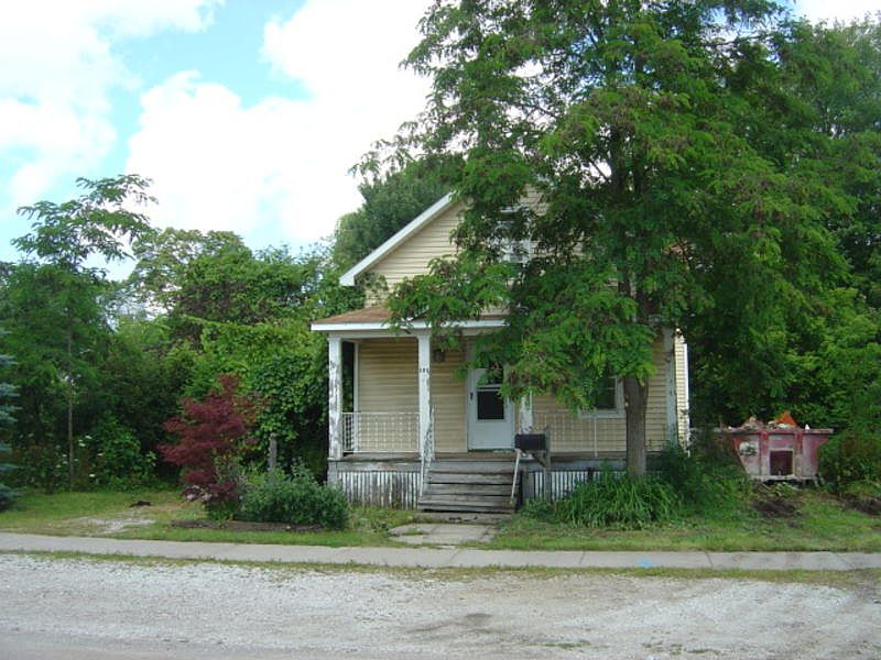 1st image of 102 E Palm St