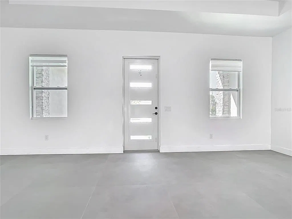 5 bed, 2.5 bath, 2580 sqft, $3,100 — Photo 3