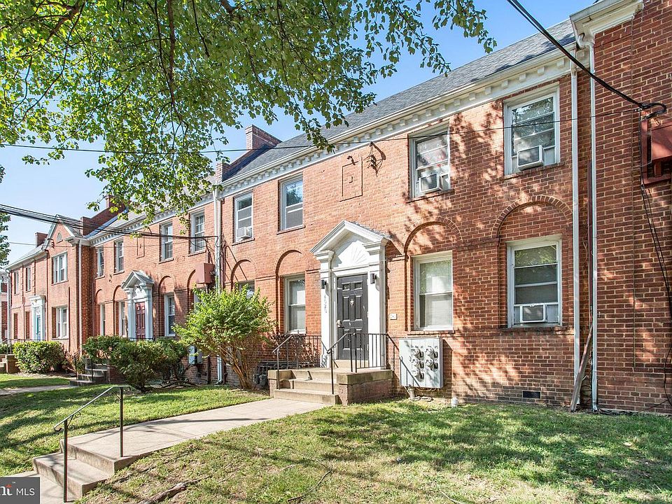 1st image of 4020 8th St NE