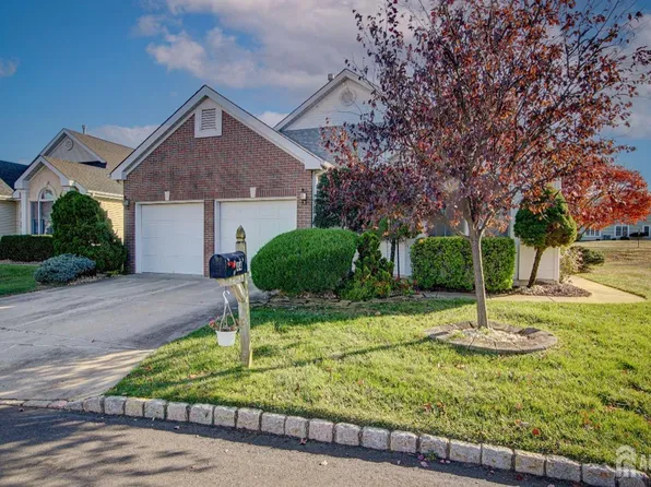 44 Brighton Ct, Monroe Township, NJ 08831