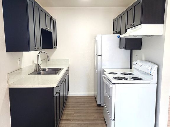 4th image of 2039 L Ave APT 14
