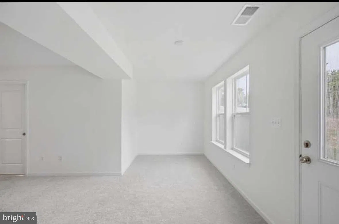 3 bed, 3.5 bath, 1650 sqft, $2,200 — Photo 3