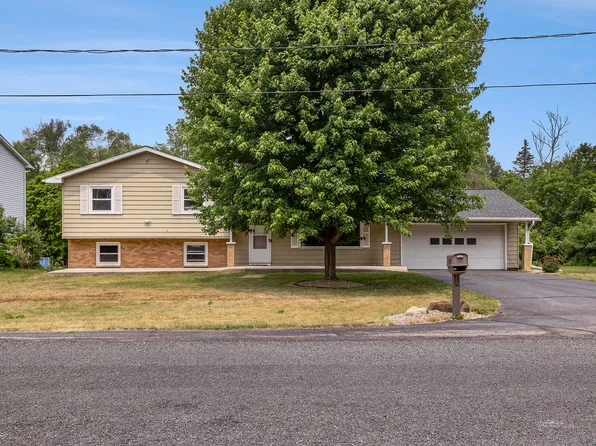 159 Colonial Dr, Augusta, MI 49012