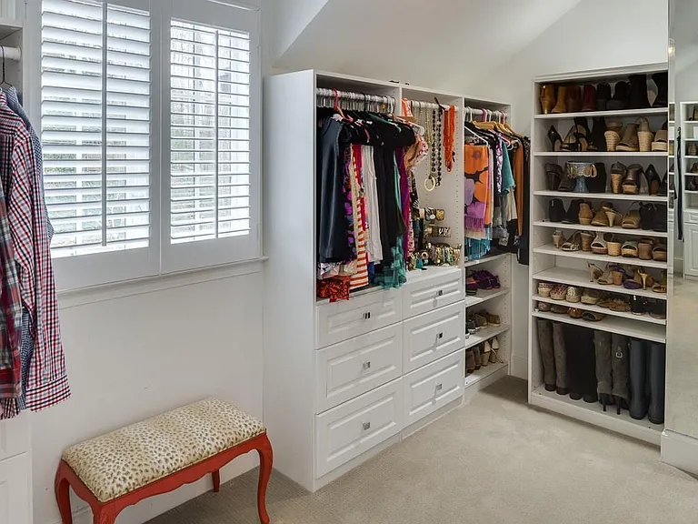 3825 Peachtree Dunwoody Rd NE — Photo 32
