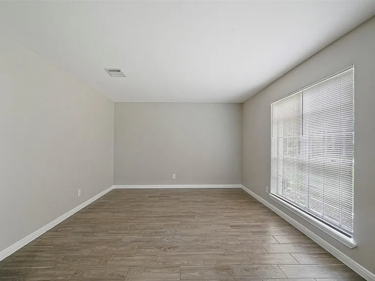 643 Ames St — Photo 6
