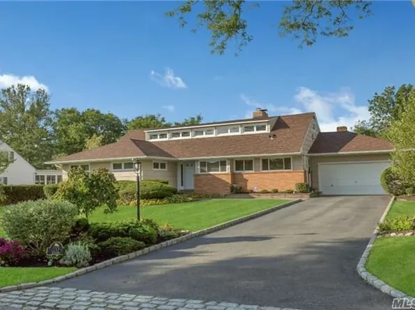 70 West Ln, Bay Shore, NY 11706