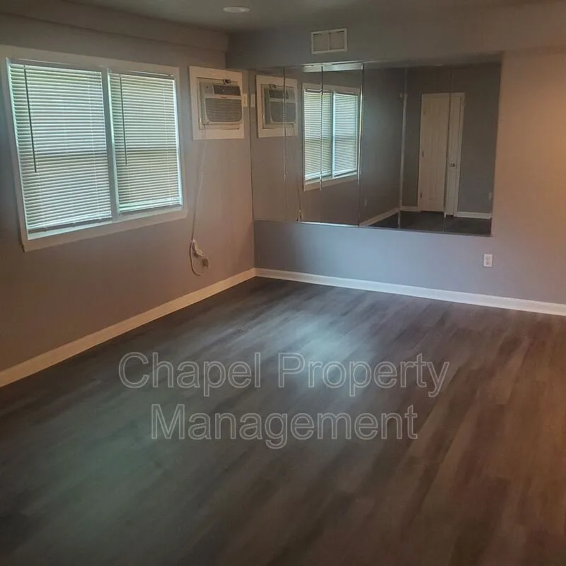 2 bed, 1.0 bath, 858 sqft, $1,200 — Photo 2