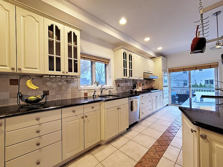 441 Piermont Ave — Photo 10