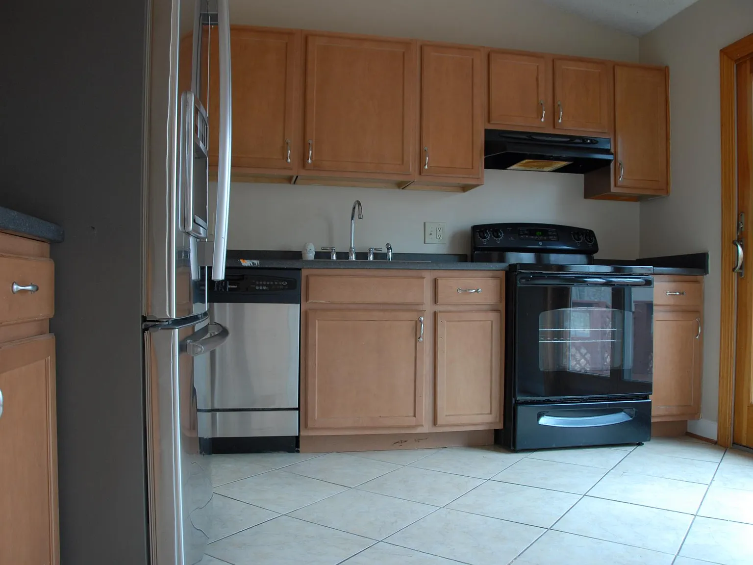 4 bed, 1600 sqft, $3,400 — Photo 2