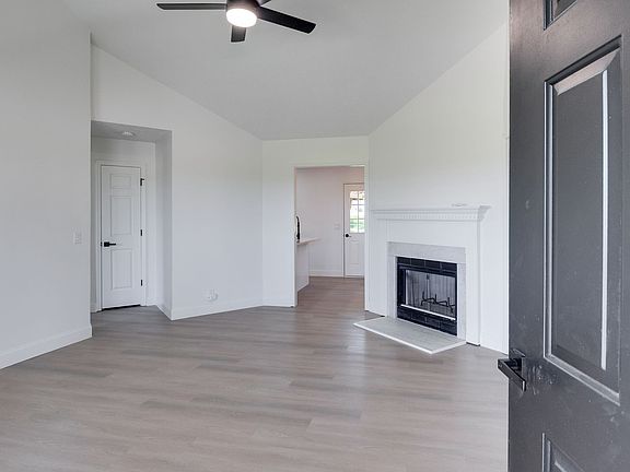 2nd image of 870 Reeves Rd