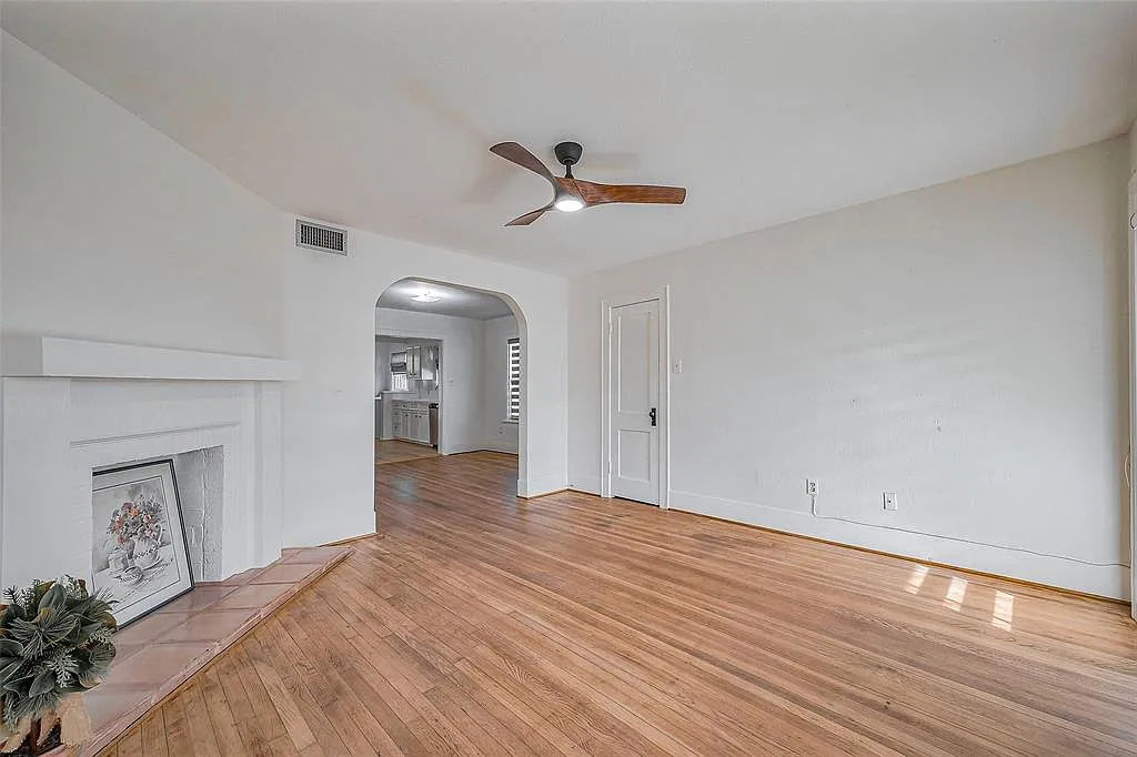 3 bed, 1325 sqft, $2,195 — Photo 4