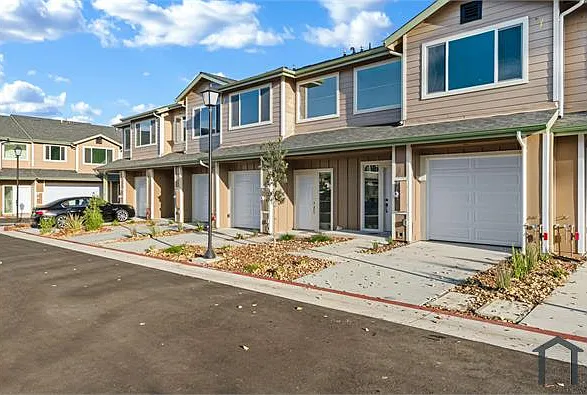 221 Airport Blvd — Photo 10